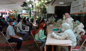 Dok. Pelaksanaan Vaksinasi di GKI, Jl. Van Dr Venter, Kec. Sumur Bandung, Kota Bandung, Kamis (29/7). Foto. Sandi Nugraha