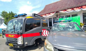 Simpatisan Habib Rizieq Bentrok dengan Aparat di Tasik, Aziz Yanuar Singgung Kezaliman