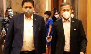 Lakukan Kunker ke Singapura, Menko Airlangga Jajaki Kerjasama Investasi dan Perdagangan Menteri Koordinator bidang Perekonomian Airlangga Hartarto dengan Perdana Menteri Singapura