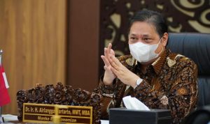 Menko Airlangga: Sektor Esensial Beroperasi Mencegah Gelombang PHK Menteri Koordinator Bidang Perekonomian Airlangga Hartarto 4