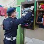 Petugas Lapas Jelekong Kelas IIA Bandung menggelar razia kamar hunian warga binaan guna meminimalisir peredaran narkoba di dalam sel penjara.