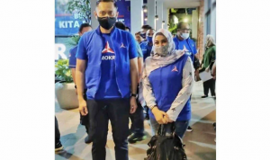 Kenang Sosok Jane Shalimar, Begini Kata AHY Mendiang Jane Shalimar berpose bersama Ketum Partai Demokrat Agus Harimurti Yudhoyono alias AHY. Foto: Instagram/janeshalimar_1