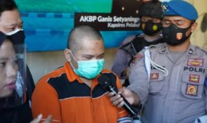 Ironis! Aktivis Anti Narkoba Ini Malah Jadi Bandar Sabu Aktivis antinarkoba yang mengeklaim khilaf mengonsumsi sabu-sabu selama dua bulan. Foto: Humas Polres Pelabuhan Tanjung Perak.