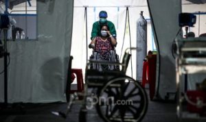 Kadernya Minta Dibuatkan Rumah Sakit Pejabat, Begini Respon PAN Suasana di salah satu rumah sakit lapangan rujukan COVID-19. Ricardo/JPNN.com.