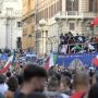 Parade juara Timnas Italia yang berlangsung di kota Roma. Foto: (Footballl Italia)