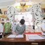 Bupati Kabupaten Bandung Dadang Supriatna menandatangani peningkatan Indeks Desa Membangun (IDM)