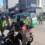 Tim Gabungan saat lakukan Patroli Disiplin Prokes di depan kantor Kecamatan Cicalengka, Kabupaten Bandung pada Selasa (6/7).