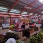 Hari Keempat PPKM Darurat Kondisi Pasar Tradisional masih terpantau sepi, Pasar Melong, Selasa (6/7).(Intan Aida/Jabar Ekspres)