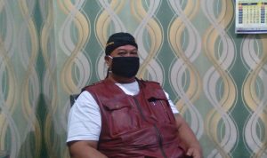 Warga Desa Cikuya Bandung Antusias Vaksinasi, Begini Rahasia Kades Kepala Desa Cikuya, Dadan Suganda saat ditemui di ruang kerjanya, Rabu (7/7). (Yanuar Baswata/Jabar Ekspres)
