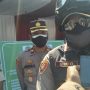 Kapolres Sumedang, AKBP Eko Prasetyo Rubbyanto (kanan) didampingi Kapolsek Cimanggung, Kompol Herdis Suhardiman (tengah) dan Camat Cimanggung, Dikdik Syeh Rizki (kiri) di Pos Penyekatan Parakanmuncang Kecamatan Cimanggung, Kamis (8/7). (Yanuar Baswata/Jabar Ekspres)