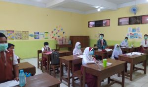 LaporCovid19: Sekolah Adakan PTM di Masa PPKM Karena Khawatir Siswa Alami Learning Loss ILUSTRASI: Sejumlah siswa melaksanakan pembelajaran tatap muka.