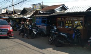 Wilayah pasar Parakanmuncang di Desa Sindangpakupon, Kecamatan Cimanggung, Kabupaten Sumedang, Senin (12/7). (Yanuar Baswata/Jabar Ekspres)