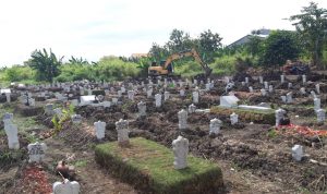 Pastikan Tak Ada Pungli, Kapolda Kirim Personel di TPU Cikadut TPU CIKADUT: Kapolda kirim personel antisipasi tindakan pungli terulang.