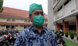 Wadir Medik, Penunjang dan Keperawatan RS Al-Ihsan, dr. Ferry Achmad Firdaus, saat wawancara di RSUD Al-Ihsan. (Yully S Yulianty/Jabar Ekspres)