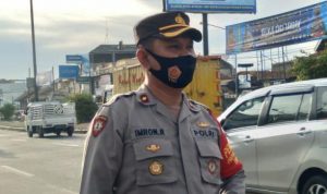 Kecamatan Rancaekek Gencar Minimalisir Penyebaran Covid-19, Begini Kata Kapolsek Kapolsek Rancaekek, Kompol Imron Rosyadi di wilayah Dangdeur, Kecamatan Rancaekek, Kabupaten Bandung, beberapa waktu lalu. (Yanuar Baswata/Jabar Ekspres)