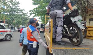 Banyak Kendaraan Terparkir Liar, Ini yang Dilakukan Petugas Dishub dan Satlantas Polrestabes Bandung
