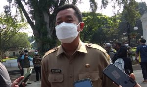 Penerima Bansos Pemkot Bandung Baru Terverifikasi Sebanyak 37.877 Warga Sekda Kota Bandung, Ema Sumarna.