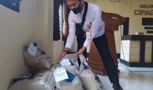 Selama PPKM Darurat, Warga Cimahi Dapat Uang dan Beras Selama PPKM Darurat, Warga Cimahi Dapat Uang dan Beras