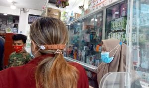 BUKA: Toko elektronik beroperasi dan melayani pembeli.