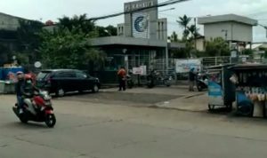 Gerbang 3 PT Kahatex di Jalan Raya Rancaekek-Garut, Kecamatan Cimanggung, Kabupaten Sumedang pada Jumat (23/7). (Yanuar Baswata/Jabar Ekspres)