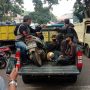 Sekelompok orang yang akan melakukan demo ditangkap. (Sandi Nugraha/Jabar Ekspres)