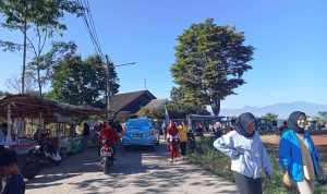 Aktivitas Sejumlah Masyarakat Cikandang pada Hari Terakhir PPKM Level 4 PADAT: Aktivitas masyarakat pada hari terkahir penetapan PPKM Level 4.