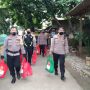 Warga Kalibaru Dapat Bantuan Beras dari Polsek Sukmajaya