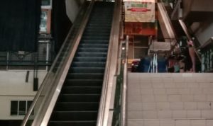 Pasar Baru Trade Center Matikan Lampu, Ini Alasan Pengelola GELAP: Pasar Baru Trade Center mematikan lampu sementara.
