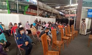 Demi Warganya, Kelurahan Kacapiring Kolaborasi dengan Plaza IBCC untuk Gelar Kegiatan Vaksinasi Demi Warganya, Kelurahan Kacapiring Kolaborasi dengan Plaza IBCC untuk Gelar Kegiatan Vaksinasi