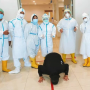 Alhamdulillah Gak Jadi Mati, Abu Janda Sujud Syukur Setelah Sembuh dari Covid-19