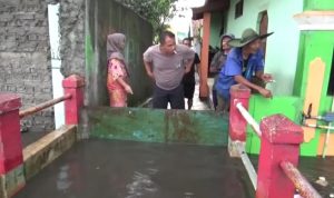 Warga Melong Masih "Dikepung" Banjir Warga Melong Masih "Dikepung" Banjir
