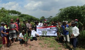Coca-Cola Europacific Partners Indonesia Pabrik Sumedang Bersama Pemerintah Desa Sukadana Lakukan Penanaman 1,500 Bibit Pohon
