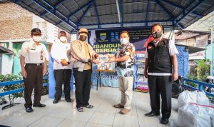 Wali Kota Bandung Sumbang Rp50 Juta untuk Warga Terdampak Wali Kota Bandung Sumbang Rp50 Juta untuk Warga Terdampak