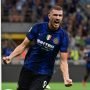 Penyerang Edin Dzeko merayakan golnya ketika laga Inter Milan vs Genoa pada ajang Serie A Italia di Stadion San Siro, Milan, 21 Agustus 2021. (ANTARA/AFP/MIGUEL MEDINA)