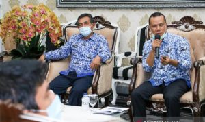 Pemkab Purwakarta Anggarkan Rp 49,5 Miliar untuk Infrastruktur Jalan Kepala Dinas Pekerjaan Umum, Bina Marga dan Pengairan Purwakarta Ryan Oktavia (kanan). (ANTARA/HO-Pemkab Purwakarta)