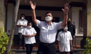 Menko Marves Luhut Binsar Pandjaitan meminta agar Pemerintah Daerah (Pemda) tidak menutup-nutupi data terkait Covid-19. (Nyoman Hendra Wibowo/Antara)