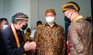 Airlangga Masih Punya Hubungan Keluarga dengan Keraton Solo Airlangga Hartarto ketika bersilahturahmi dengan keluarga keraton Kasuhunan Solo