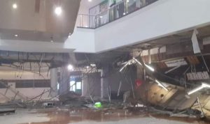 Suara Dentuman di Margo City Depok Bukan Bom Tapi Lift Barang Amblas Bagian Bangunan di Margonda city Mall terlihat ambruk oleh beban lif barang.