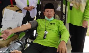 Pemkab Cianjur siapkan alat plasma konvalesen untuk PMI Bupati Cianjur tengah mendonorkan darah di PMI