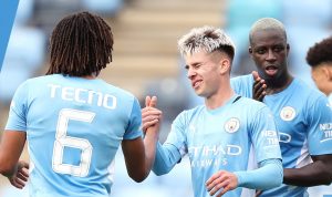 Punggawa bek Manchester City sewaktu merayakan gol yang tercipta. (@ManCity/Twitter)