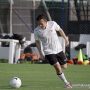 Pemain tim nasional Indonesia Egy Maulana Vikri menggiring bola dalam latihan skuad Garuda di Dubai, Uni Emirat Arab, Rabu (19/5/2021). ANTARA/HO-PSSI/am.