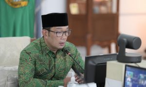 Gubernur Jawa Barat Ridwan Kamil ketika membicarakan peningkatan Investasi di Jabar