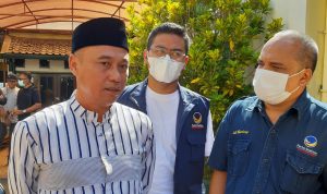 Ketua DPD Partai Nasdem Kabupaten Bandung, Agus Yasmin saat dikonfirmasi terkait Bupati Bandung Sahrul Gunawan, Minggu (15/8). (Yully S Yulianty/Jabar Ekspres)