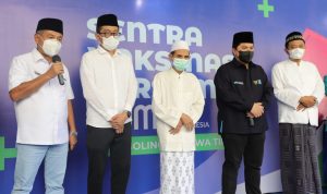 Menteri BUMN RI Erick Thohir didampingi Direktur Utama BRI Sunarso ikut memastikan langsung kegiatan vaksinasi di Sentra Vaksinasi Bersama yang diinisiasi oleh BRI pada Sabtu (14/08).