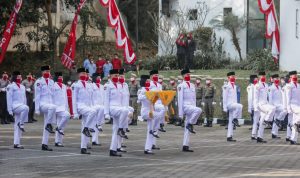 Upacara HUT RI Ke-76 di Kota Cimahi, di halaman Gedung Pemkot Cimahi, Selasa (17/8). (Intan Aida/Jabar Ekspres)