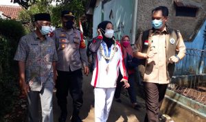 Windy Cantika Siap Maju Mengikuti PON dan Asean Games Lifter asal Kabupaten Bandung, Windy Cantika disambut pejabat dan masyarakat kecamatan Cimaung.