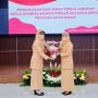Ketua DWP Kota Depok, Siti Barkah Supian Suri (kanan) saat berlangsung serah terima jabatan (Diskominfo)