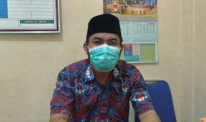 Kepala Seksi Kesejahteraan Desa Rancaekek Wetan, Agus Ubaidillah saat ditemui di ruangannya. (Yanuar Baswata/Jabar Ekspres)
