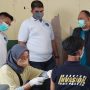 Dewan Pertimbangan DPW Partai Nasdem Jabar, Rajiv pantau pelaksanaan vaksinasi di DPD Partai Nasdem Kabupaten Bandung, Margahayu, Minggu (15/8). (Yully S Yulianty/Jabar Ekspres)