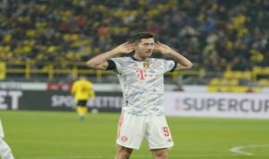 Jadi Bintang Kemenangan Munchen Kontra Dortmund, Lewandowski Respon Begini Striker Bayern Munchen Robert Lewandowski. Foto: Twitter @FCBayern
